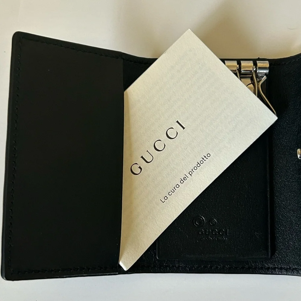 Gucci Black Microguccisima GG Logo Embossed Front closure Leather 6 Key Holder